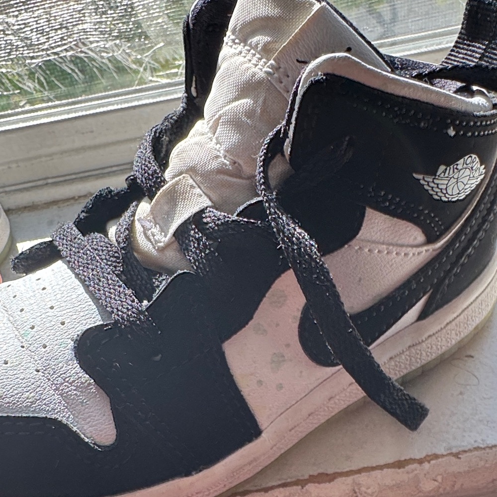 Jordan Black and White High-Tops - Picture 4 of 13